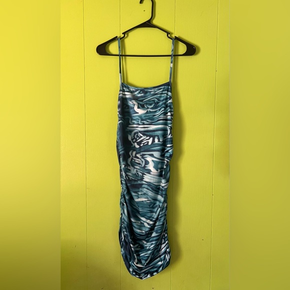 Dress - Picture 3 of 4